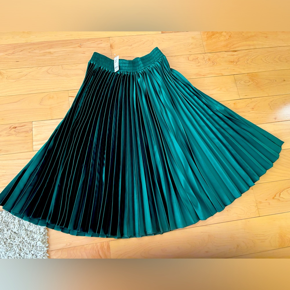 pleated green/emerald skirt. NWT, never worn.